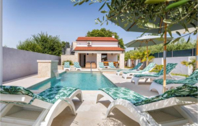 4 Bedroom Stunning Home In Pomer